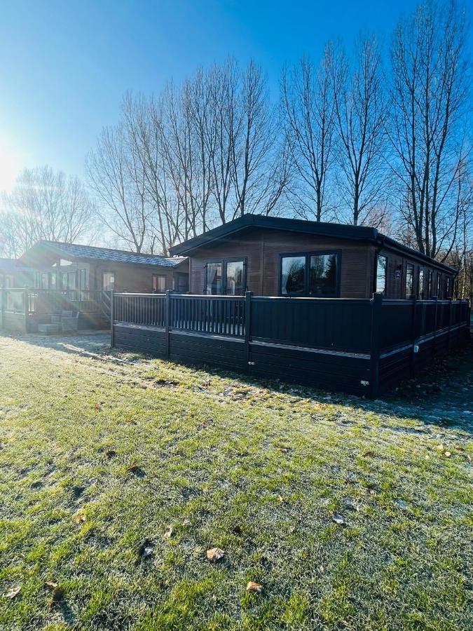 יורק Loki'S Retreat Lodge With Hot Tub מראה חיצוני תמונה