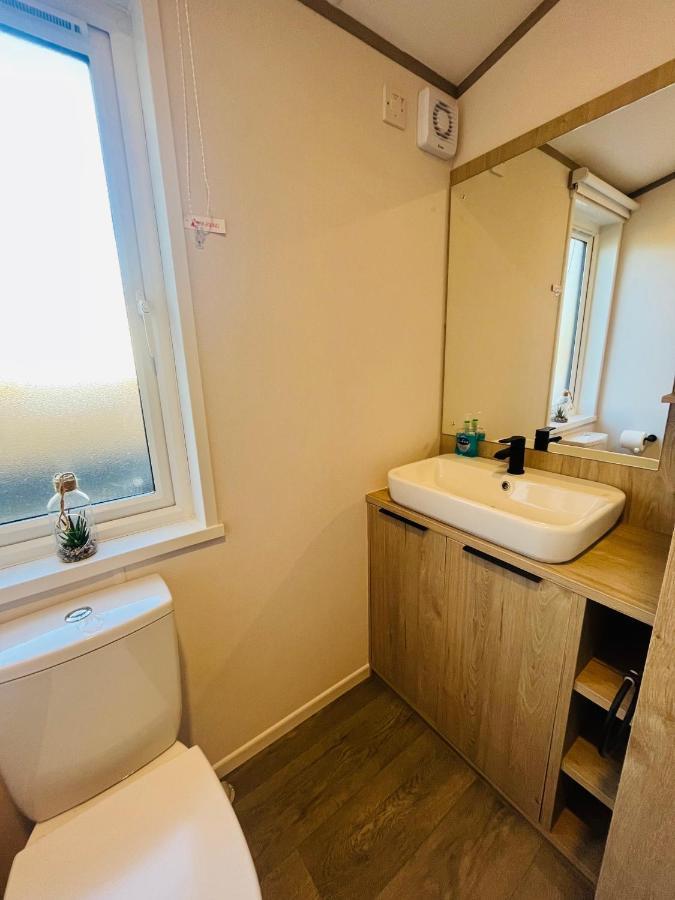 יורק Loki'S Retreat Lodge With Hot Tub מראה חיצוני תמונה