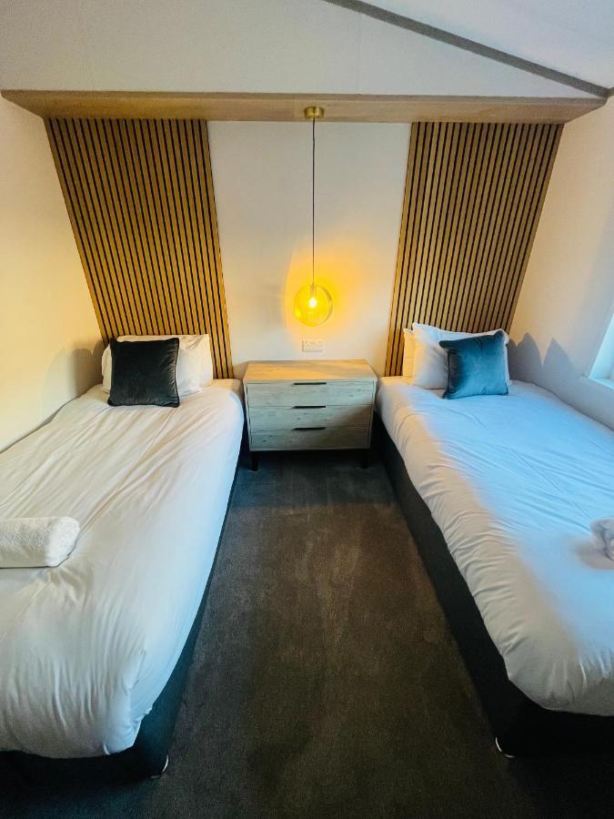 יורק Loki'S Retreat Lodge With Hot Tub מראה חיצוני תמונה
